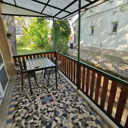 Oenallo Nyaralo Balatonszarszon Holiday home *